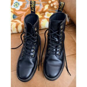 Dr. Martens Zavala